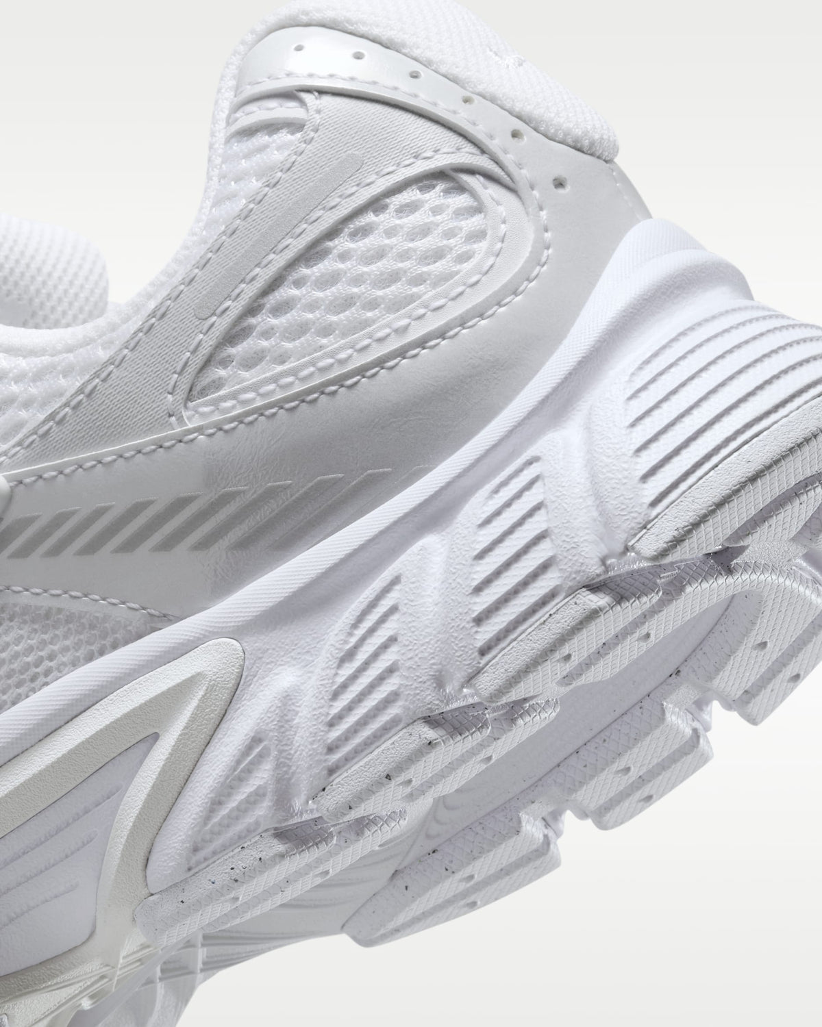 Nike V5 RNR - White & Metallic Silver