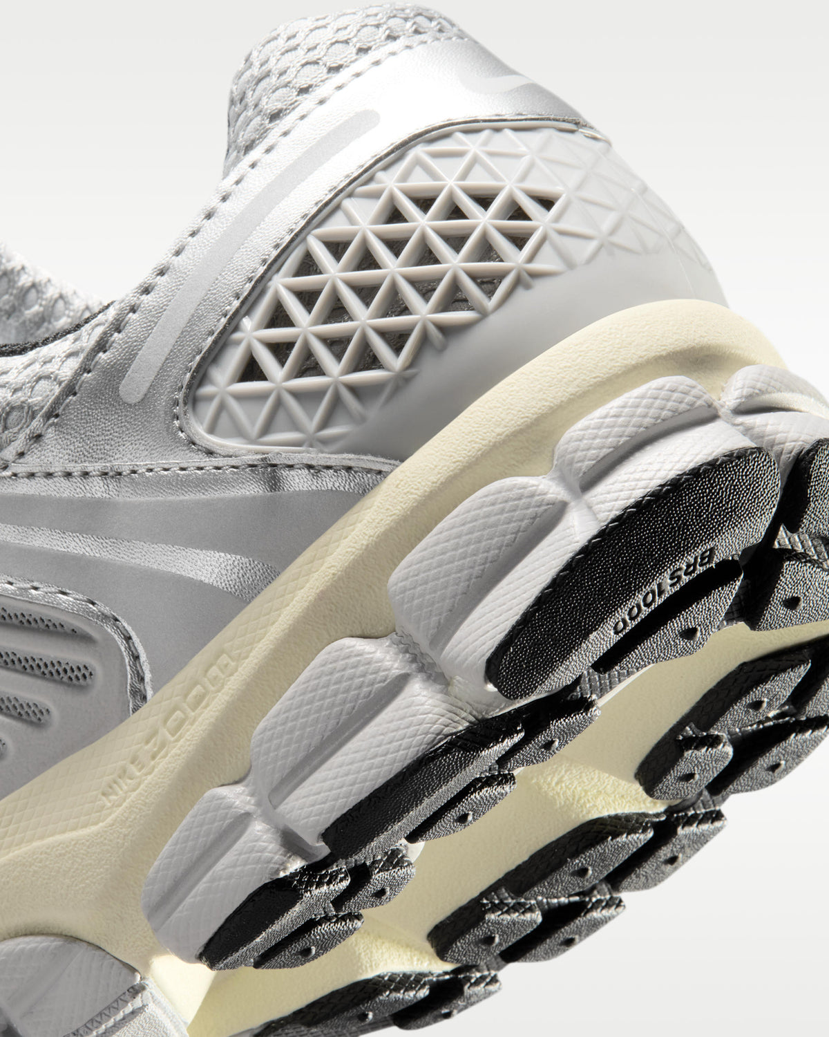 Nike Zoom Vomero 5 - Argent/Crème