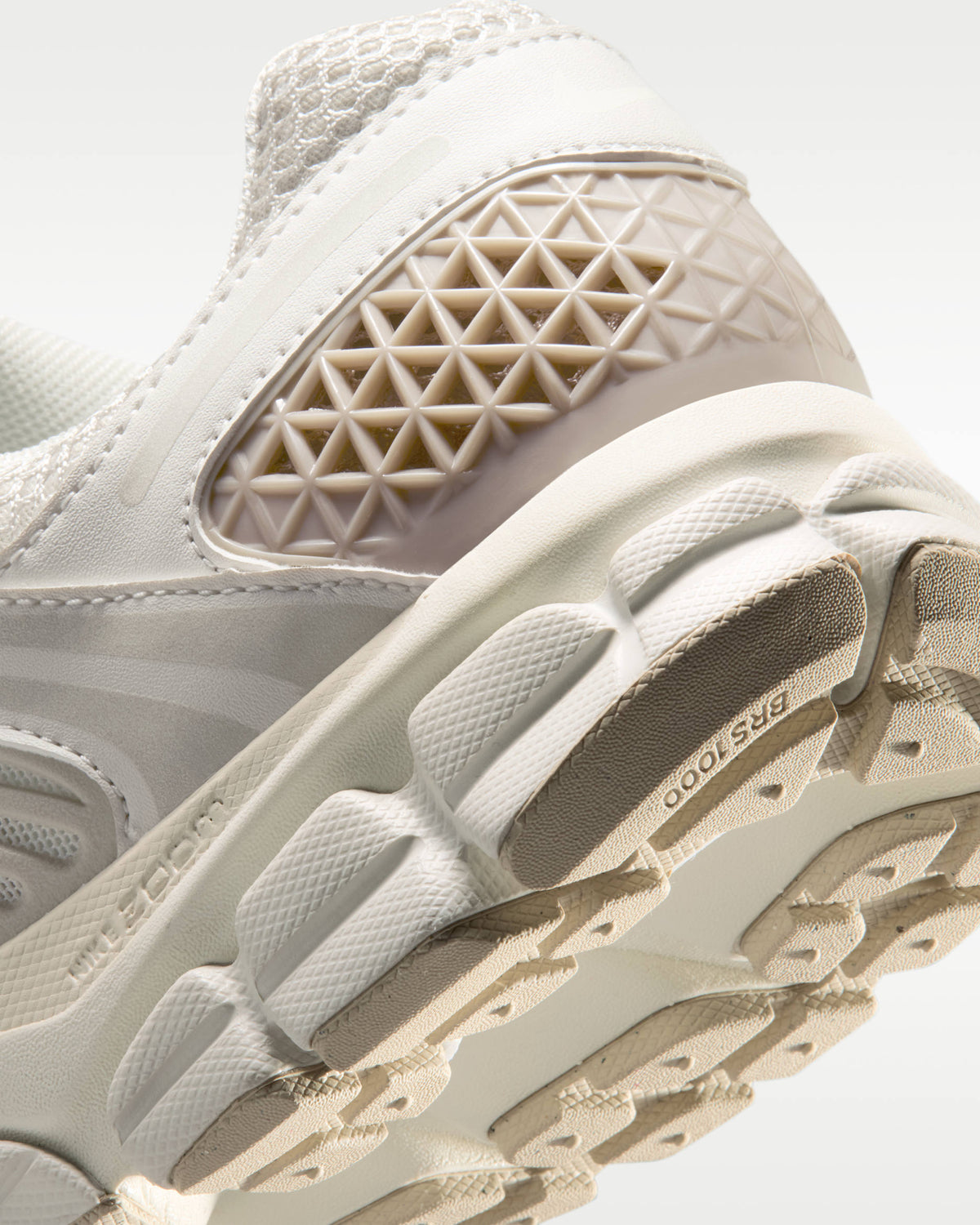Nike Zoom Vomero 5 "Sail/Cream"