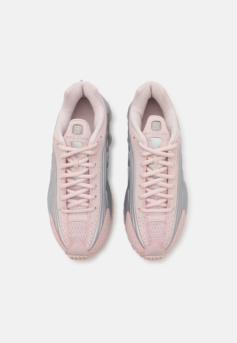Nike Shox R4 "Barely Rose / Metallic Platinum"