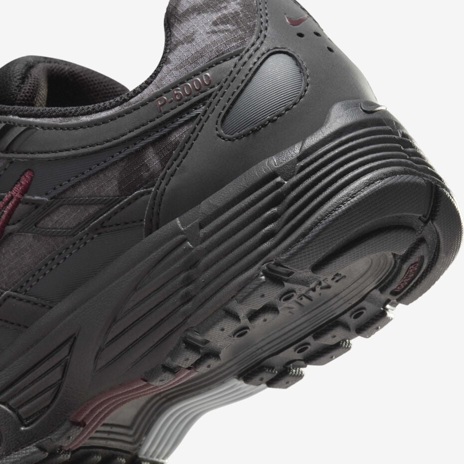 Nike P-6000 - Noir/Bordeaux