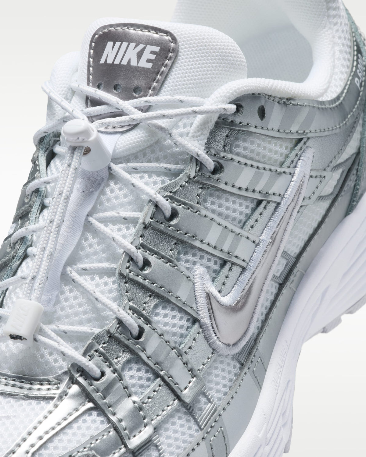 Nike P-6000 - Blanc/Argent Métallisé