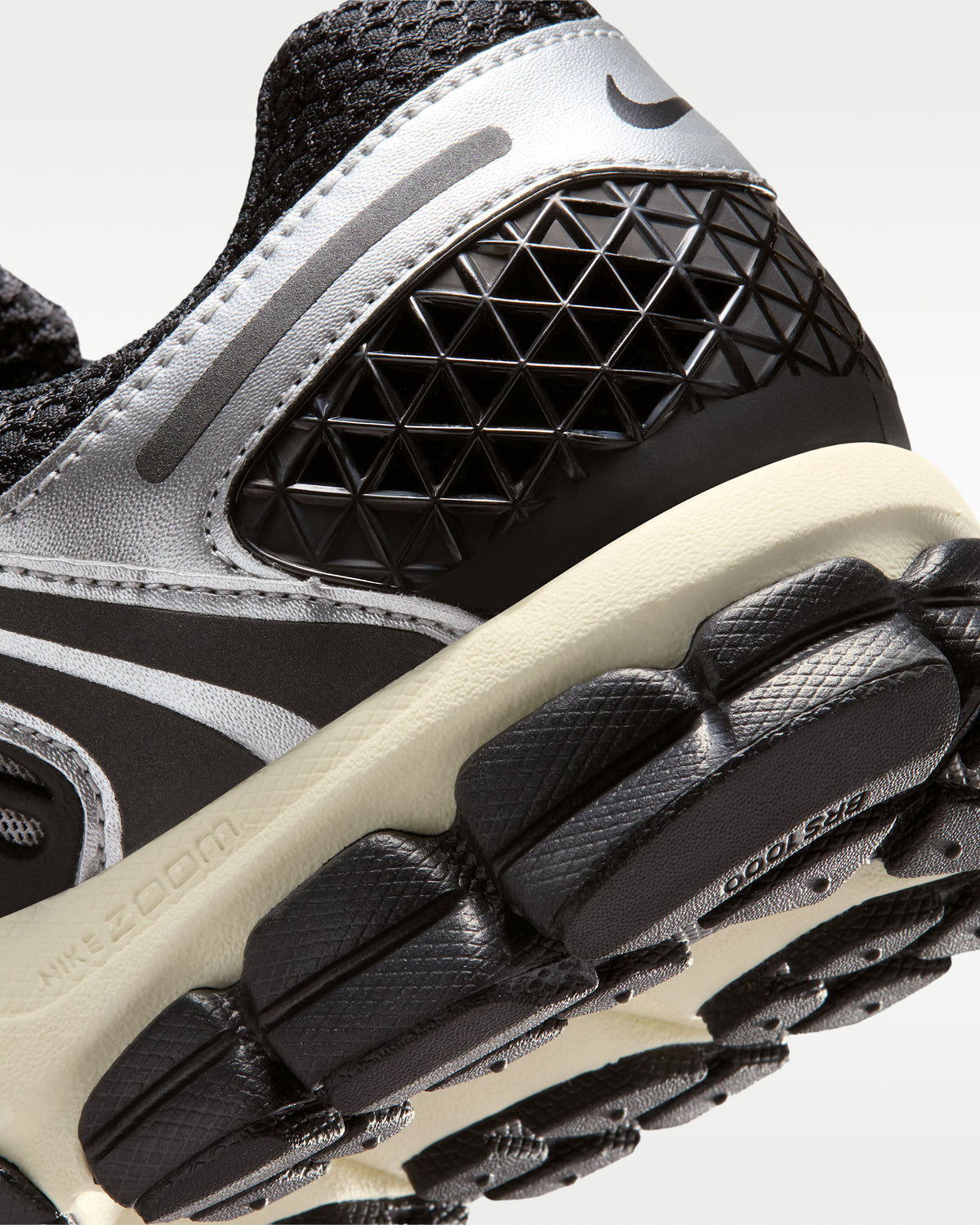 Nike Zoom Vomero 5 - Noir/Argent Métallisé