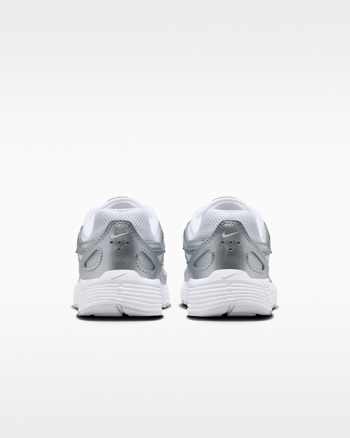 Nike P-6000 - Blanc/Argent Métallisé